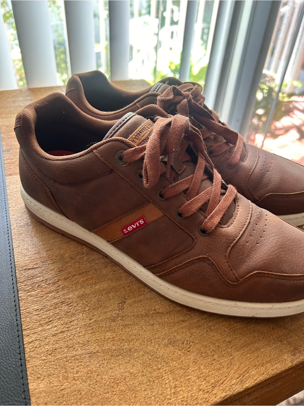 Levi's Brown Low-Top Lace-Up Sneakers with White Sole